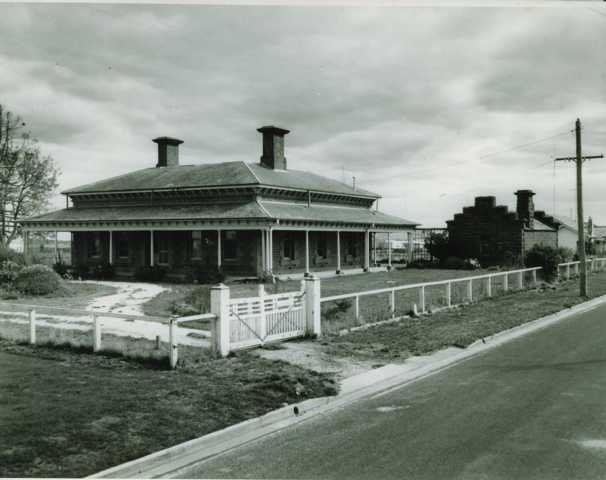 B1384 Lauderdale - Ballarat