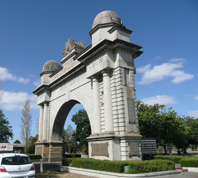 AVENUE OF HONOUR AND ARCH OF VICTORY SOHE 2008