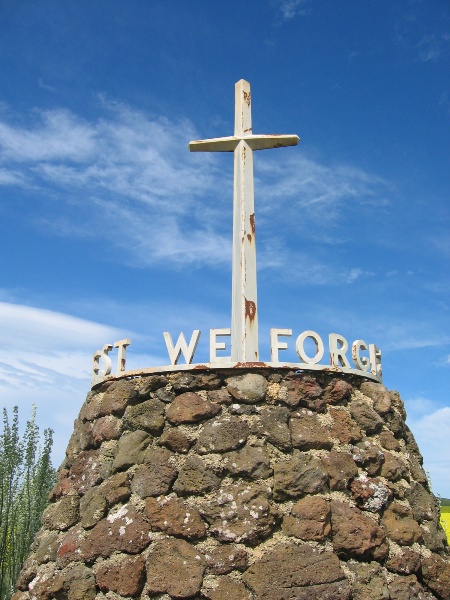 PROV2089 Avenue of Honour Arch Victory 10.05 cairn