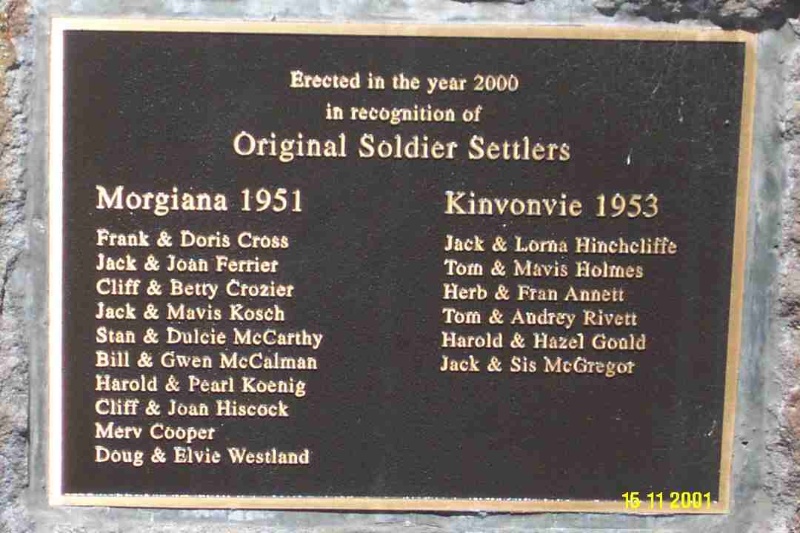 23184 Copy of 0464 Soldier Settlers Memorial Yulecart
