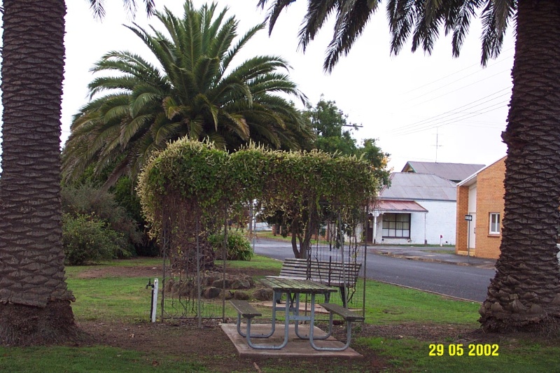 23174 War Memorial Glenelg Hwy Glenthompson 1047