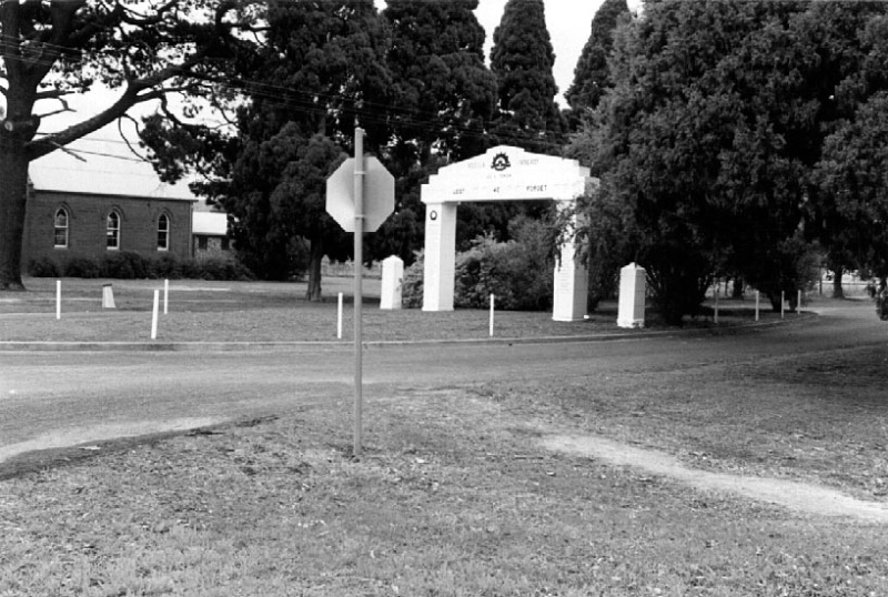 MEMORIAL ARCH