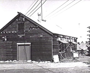 Diggers Rest, November 1945. The exterior of the old 'shack' at Diggers Rest, used by Land Headquarters Signals to house transmitters. This would have been one of the converted farm buildings. /n(Australian War Memorial)/n