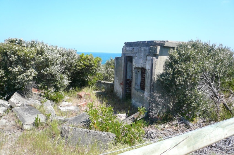 Crows Nest Camp Searchlight Emplacements, The Esplanade and 1 Flinders Street