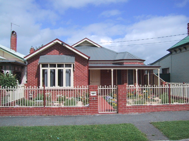 8 Ascot Street South