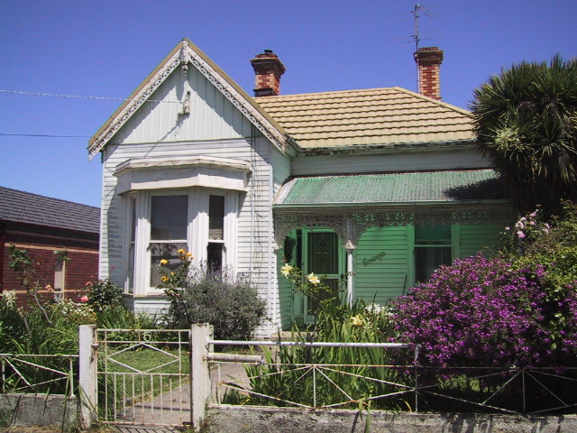 16 Drummond Street South