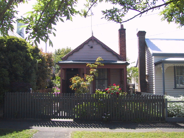 413 Ascot Street South