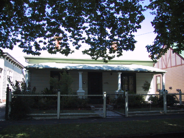 128 Raglan Street South