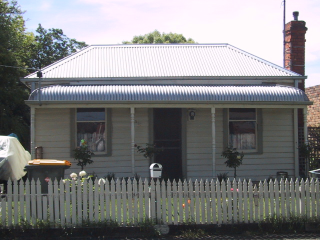 319 Ascot Street South