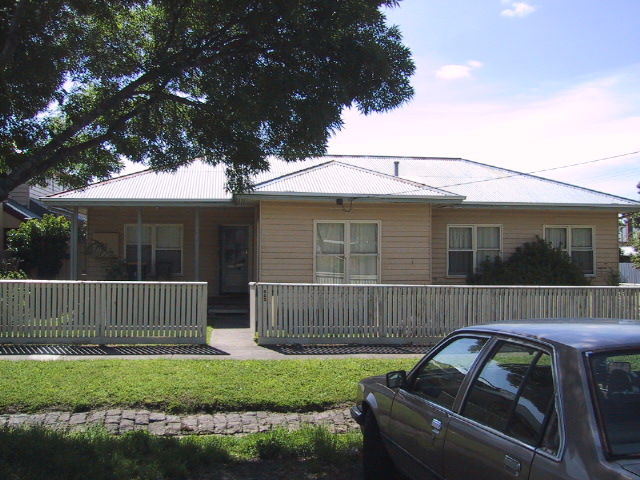 423 Ascot Street South