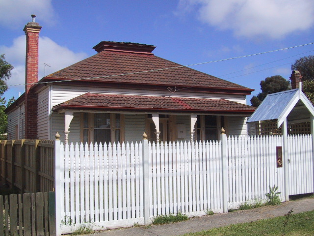 410 Ascot Street South