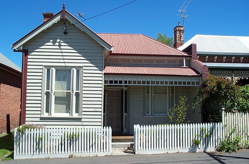 319 Lydiard Street North