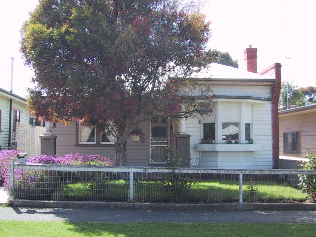 309 Ascot Street South