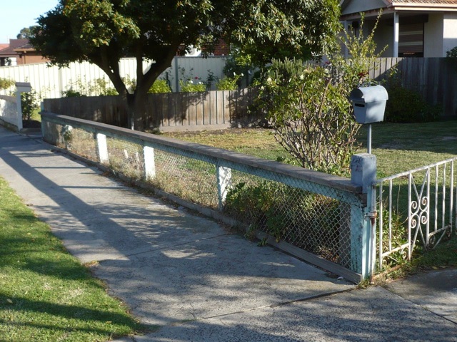 17 Lorensen Ave fence