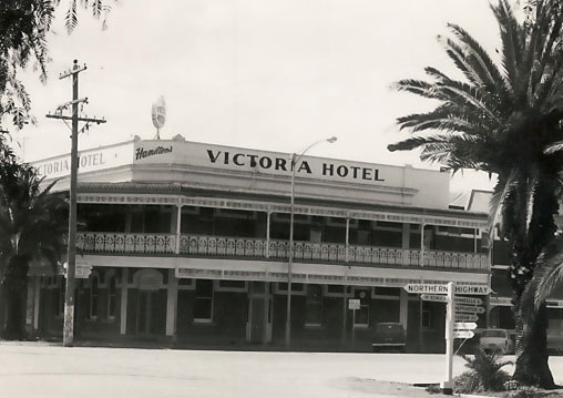 B2566 Victoria Hotel