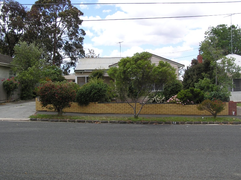 16 Thomas Street, Geelong West