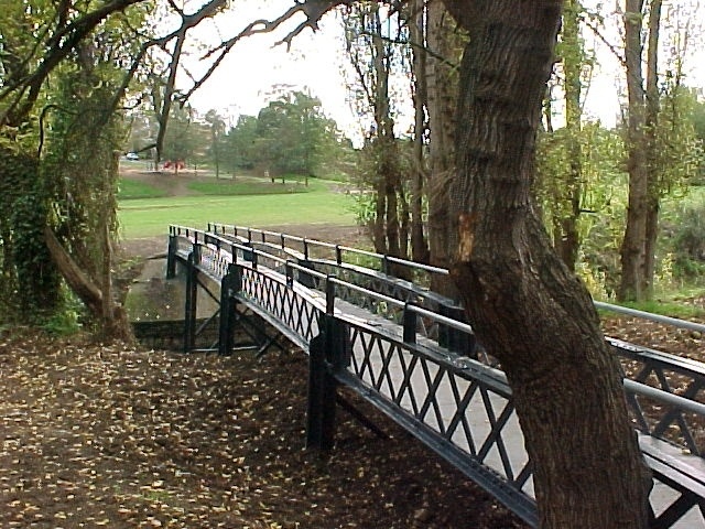 Darebin Creek Footbridge (prior to 2006 flood)
