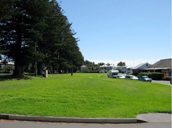 GENERAL VIEW OF THE GRASSED PUBLIC SPACE, 27 GIPPS STREET