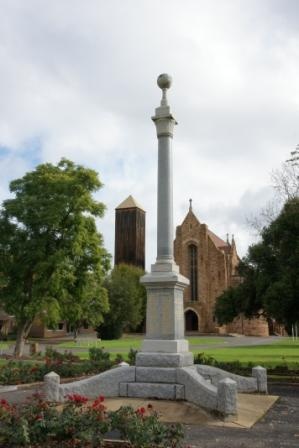 Wangaratta Memorial Pillar.jpg