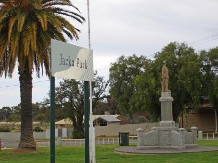Jacka Park War Memorial.jpg