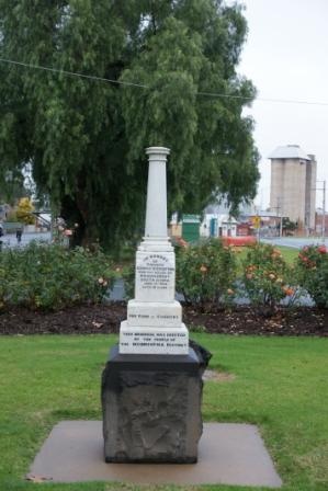 Mooroopna Boer War Memorial.jpg