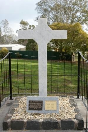 Rutherglen Long Tan Memorial Cross.jpg