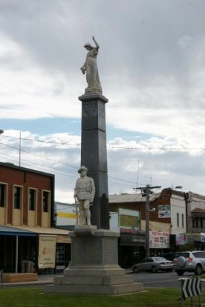 Yarrawonga War Memorial.jpg