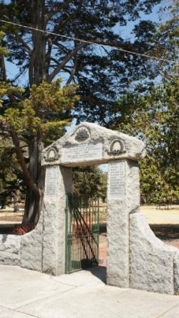 Mentone Memorial Gates.jpg