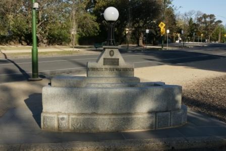 Shrine of Remembrance Horse Trough.jpg