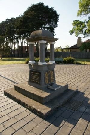 Pascoe Vale Memorial Drinking Fountain.jpg