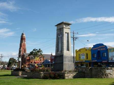 Bairnsdale Cenotaph.jpg