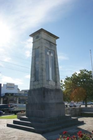 Bairnsdale Cenotaph 2.jpg