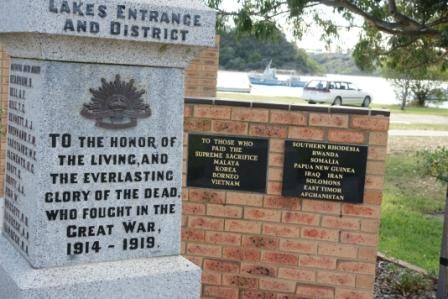 Lakes Entrance War Memorial 2.jpg