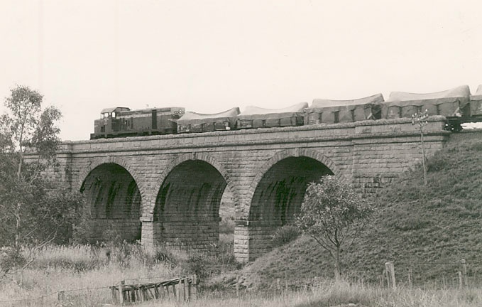 B2659 Railway Viaduct Harcourt