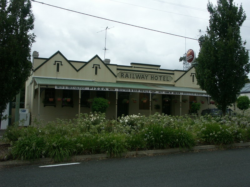 Railway Hotel (Luth's Building at Rear)