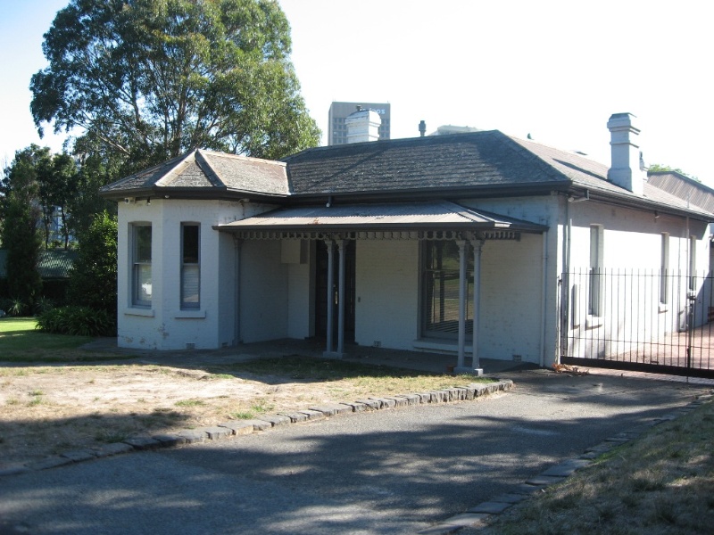 Domain Former astronomer's residence.JPG