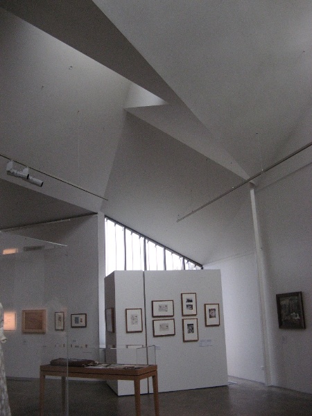 Benalla Art Gallery Interior May 2012.JPG