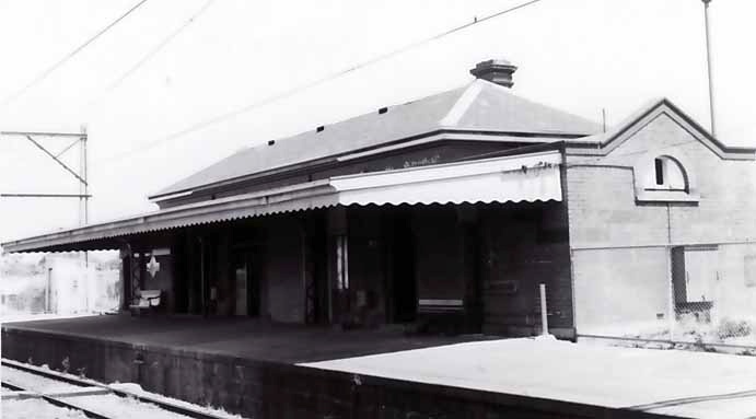 B4022 Williamstown Beach Railway Station