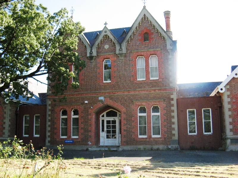 Bairnsdale Hospital central block and built-in connecting sections