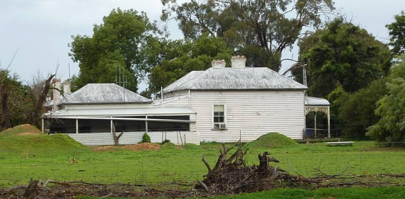 West elevation, viewed from Oxleys Road. The c. 1864 brick dwelling is pictured left. The larger weatherboard structure was relocated from the nearby New Nil Desperandum Mine in c. 1916.