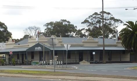 The Marong Family Hotel (2010), looking north-east, with Adams Street (Calder Highway) at right.