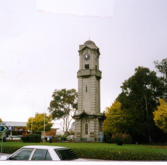Wantirna Rd and Maroondah Hwy, Memorial Clocktower.jpg