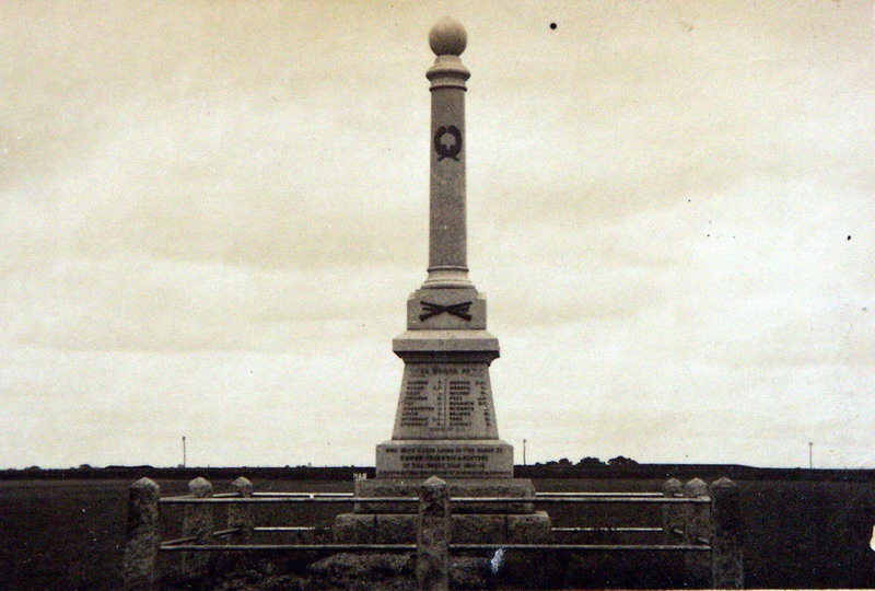 Inverleigh War Memorial, c.1925. Source: Holmes collection c/o David Rowe.