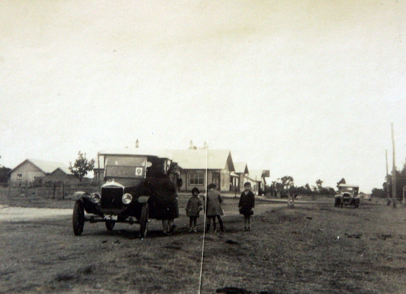 Ballarat Road, Meredith, c.1925. Source: Holmes collection c/o David Rowe.