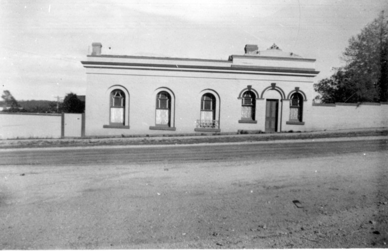 Traquair House (former Bank of NSW), c.1950. Source: Linton Historical Society