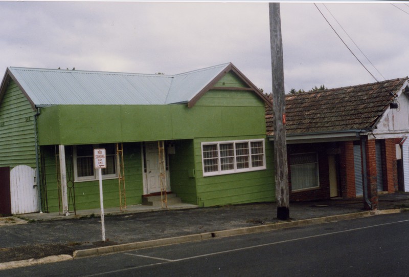 Stella Ralph's former Cake Shop, later Bennett's Garage, n.d. [c.1980s]. Source: Linton Historical Society