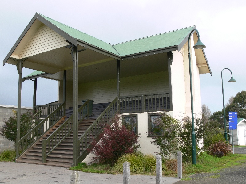 Allansford Memorial Pavilion and Gateway.jpg