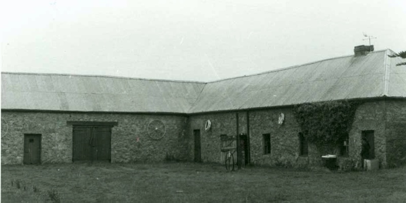 B2939 Stables