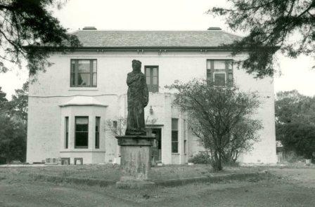 B5467 Mayfield Statue