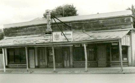 B5574 Peters &amp; Co General Store